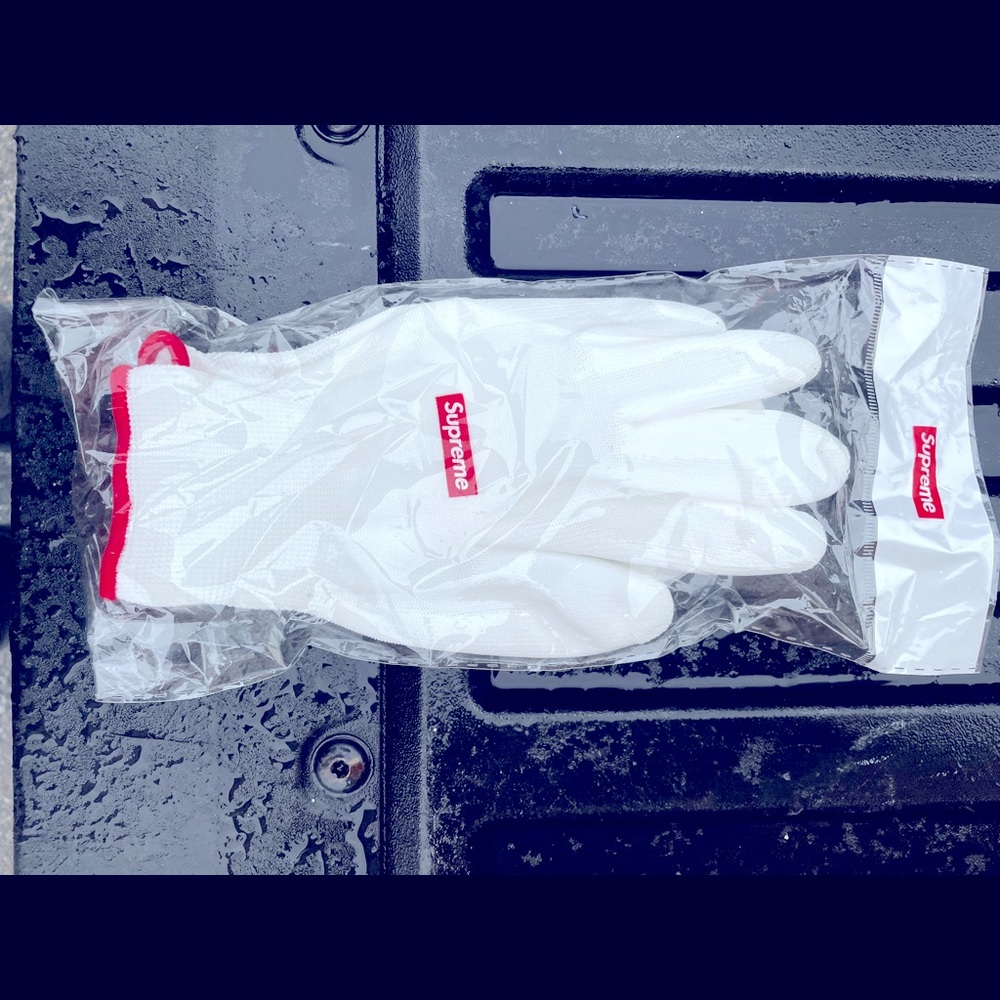 Brand New in package Supreme Work gloves